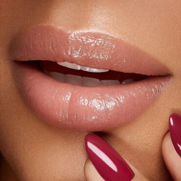 Цветен балсам за устни KIKO Milano цвят 08 Almond