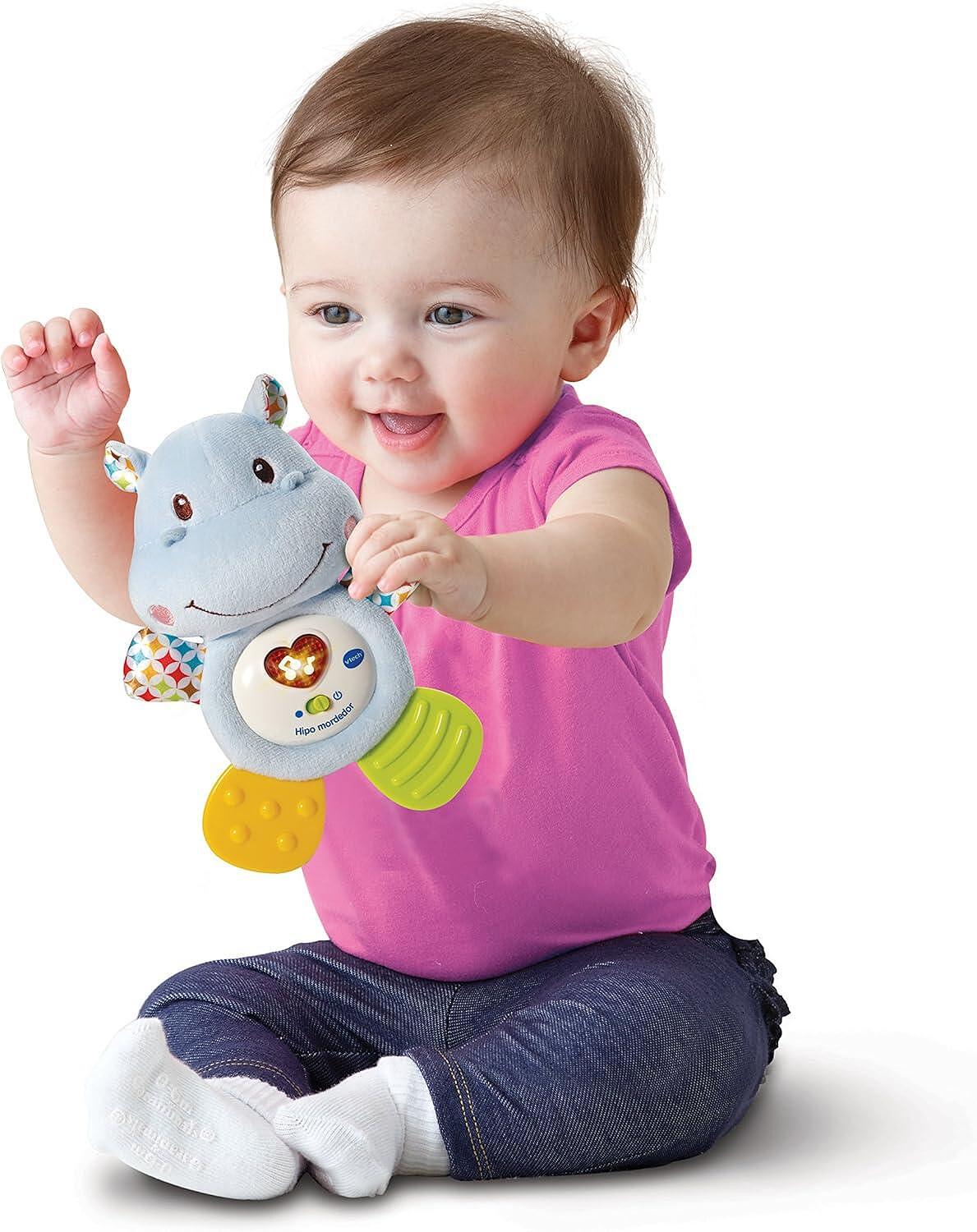 muzikalna-plusena-grizalka-i-drankalka-za-hipopotam-vtech-hipo-pomaga-za-uspokoavane-i-oblekcavane-na-vaseto-bebe-sas-sladki-frazi-pesni-i-melodii-sino-670e552b2a0d6_1920x1920.jpeg